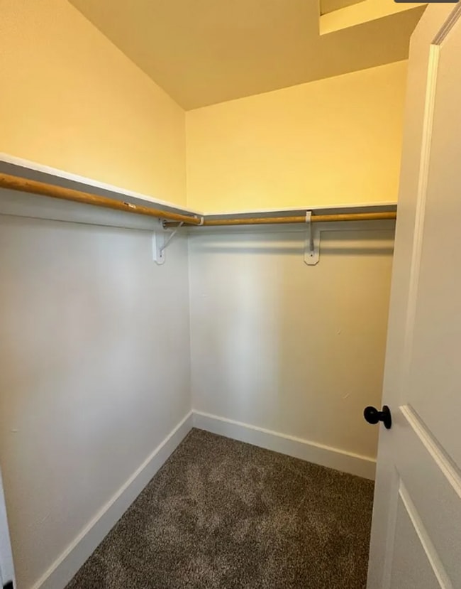 Building Photo - 4 Bedroom Townhome for Rent in Bozeman