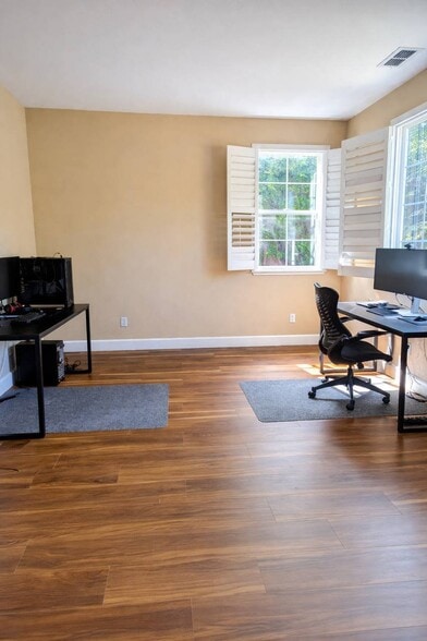 Building Photo - 333 Foothill Dr