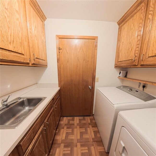 Building Photo - 504 Quail Run N