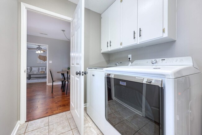 Building Photo - 3 Mace Ct