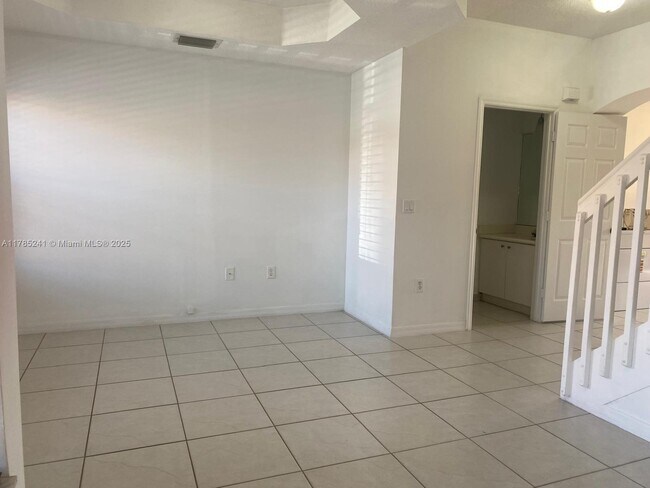 Building Photo - 6016 NW 116 Pl