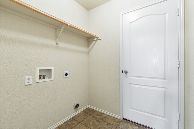 Building Photo - 3917 Mantis St