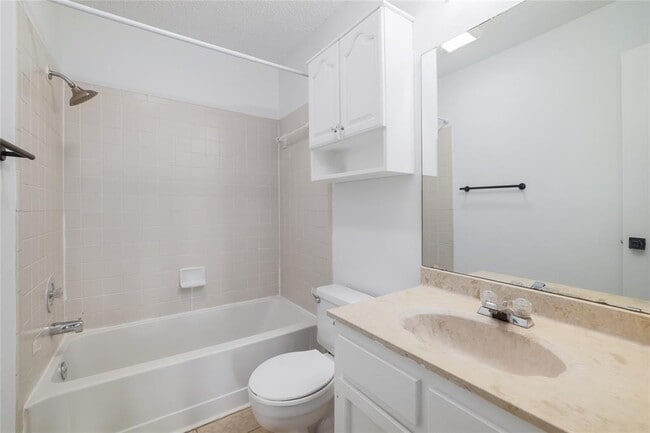 Building Photo - 804 Lone Tree Ct