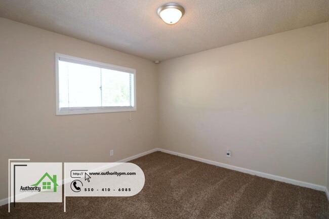 Building Photo - 2326 Corona St