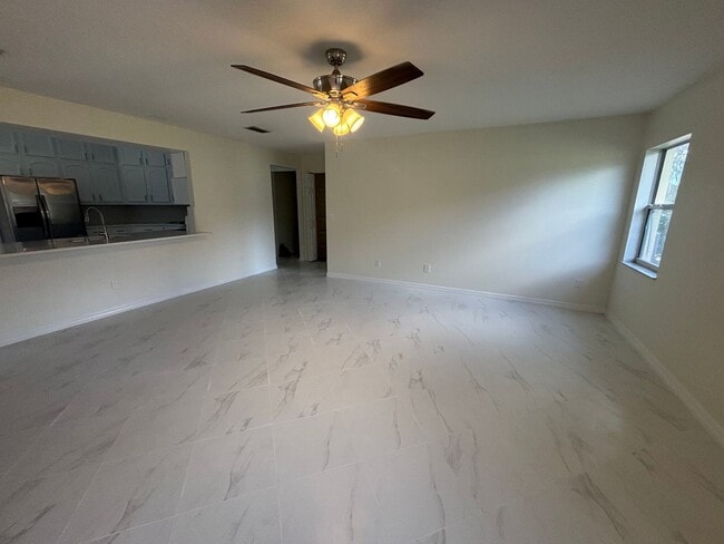 Building Photo - 3/3 Newly renovated on 3+ acres