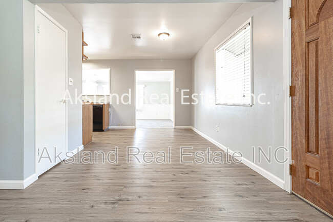 Building Photo - 883 El Capitan Ave