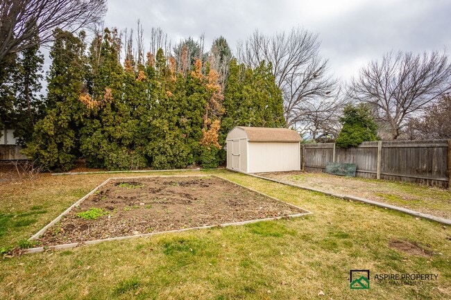 Building Photo - New Renovated 2 Bed 2 bath Townhome