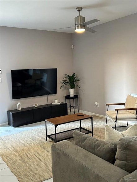 Building Photo - 1320 E Camellia Ave