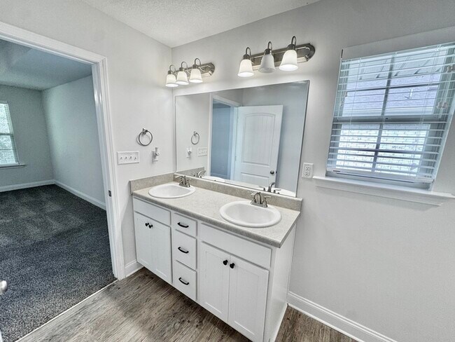 Building Photo - 8437 Grayce Dr