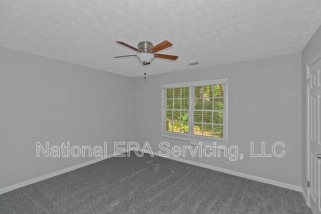 Building Photo - 213 Robin Ln