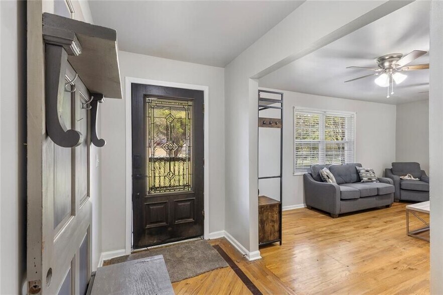 Building Photo - 1246 Elgin Way