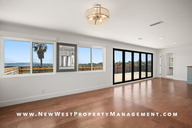 Building Photo - Exquisite Pacific Beach 4 bedroom located on a quiet cul-de-sac in the coveted Floral Terrace com...