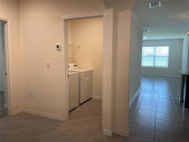 Building Photo - 5535 Hollingworth Trl