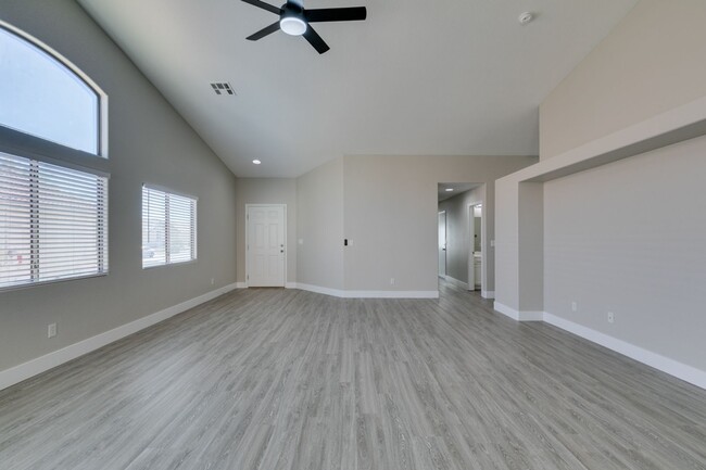 Building Photo - REMODELED 5 BEDROOM HOME IN NORTH LAS VEGAS