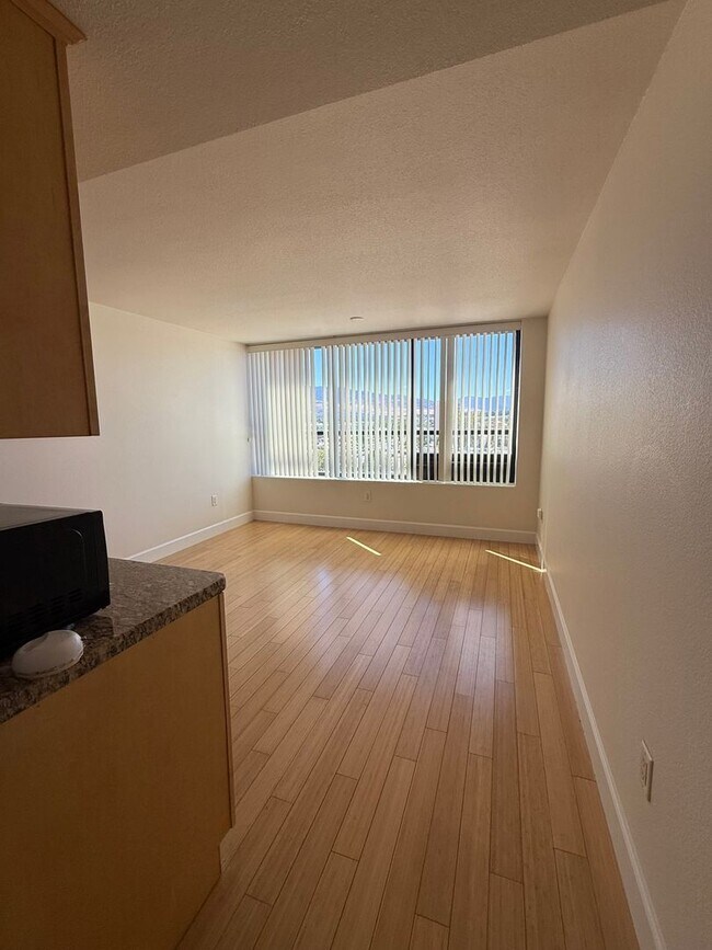 Building Photo - 450 N Arlington Ave