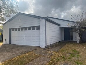 Building Photo - Newbrook