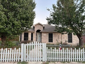 Building Photo - Move In Ready - Rowlett, TX