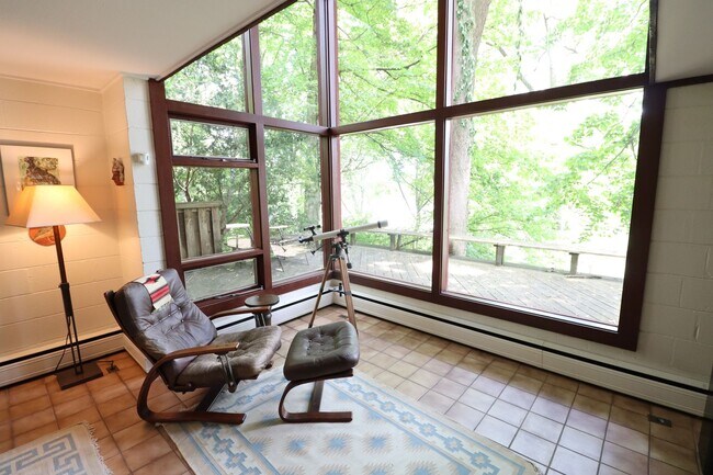 Building Photo - Move-In Special: 50% Off First Month’s Rent!-White River Access, Vaulted Ceilings, Natural Light,...