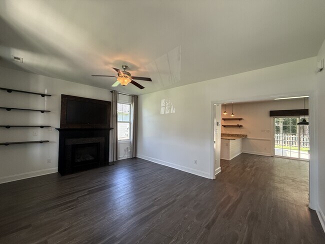 Building Photo - 804 Oleander St