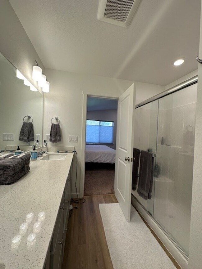 Building Photo - MOVE IN SPECIAL - Beautiful Newer 3 Bedroom / 2 Bath Home in NE Madras