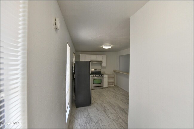 Building Photo - 8400 Parkland Dr