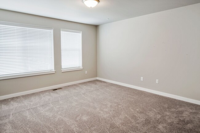 Building Photo - Newly Built 5bd 2.5ba in LSSD