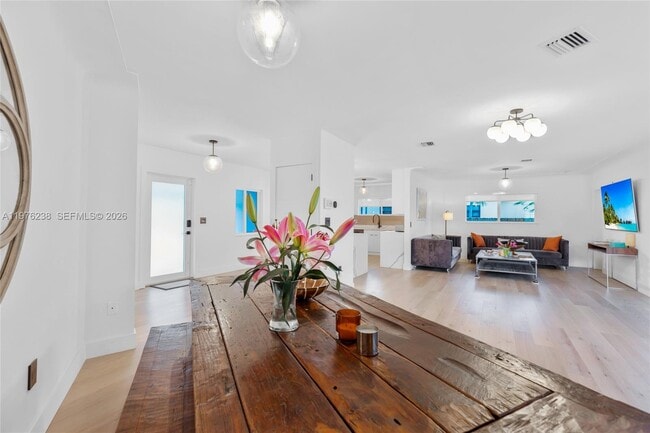 Building Photo - 535 NE 50th Terrace