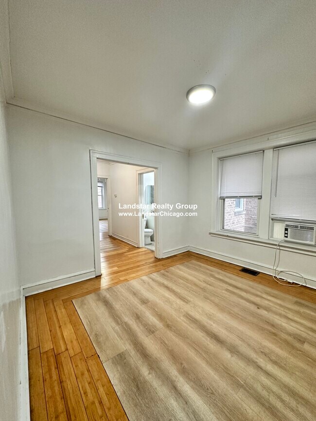 Building Photo - 6304 N Oakley Ave