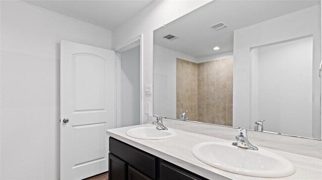 Building Photo - 2326 Spruce Clf Ln