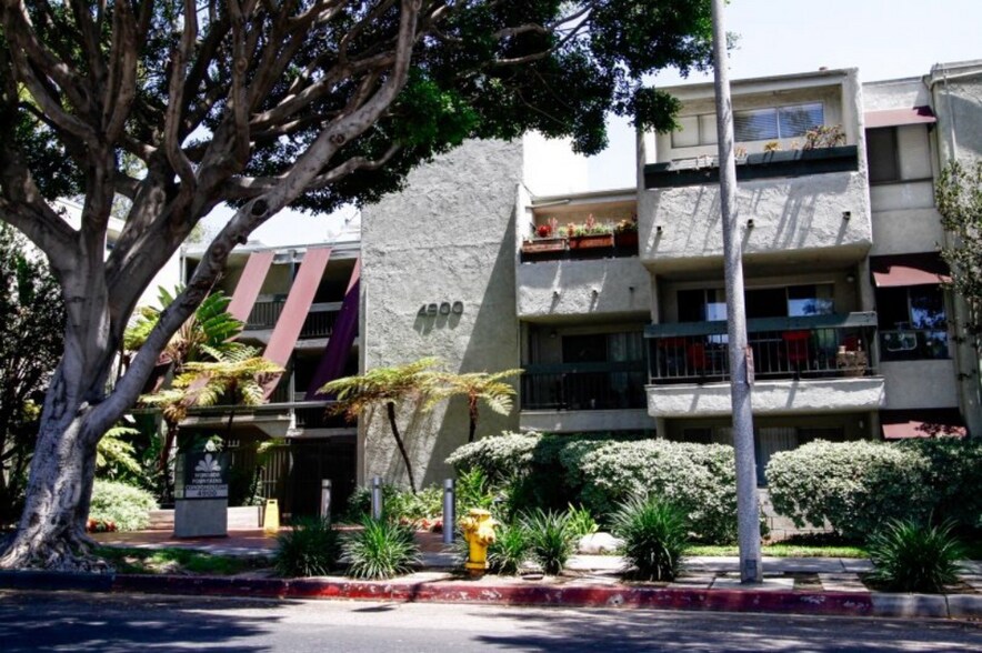 Building Photo - 4900 Overland Ave