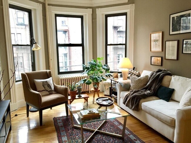 Building Photo - 394 Marlborough St