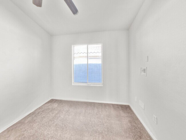 Building Photo - Comfortable 3-Bed, 2-Bath Home