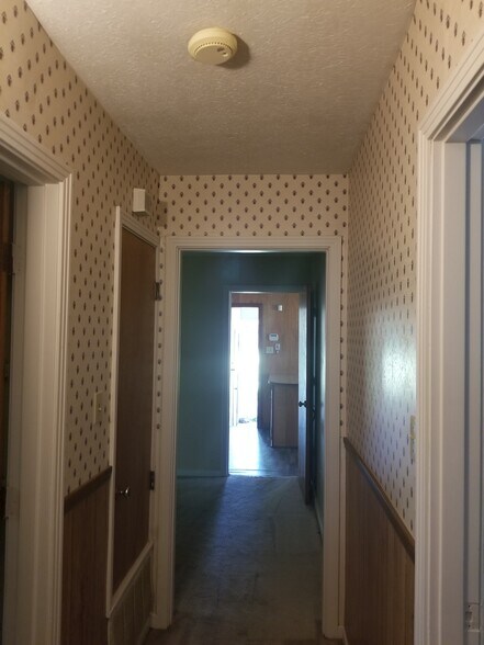 Building Photo - 3132 Charleston Dr