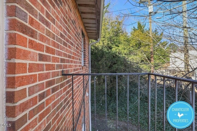 Building Photo - 115 Florence St