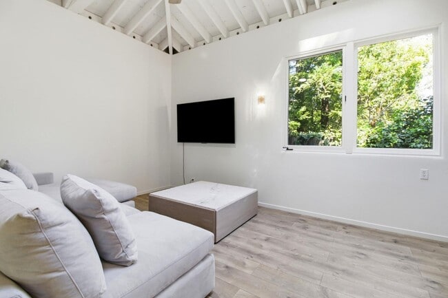 Building Photo - 64 Alejandra Ave