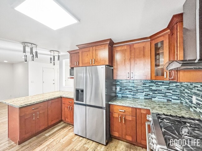 Building Photo - Beautiful 3BD/2BA W/ Private Pool, Attached Garage, and A/C in Clairemont!