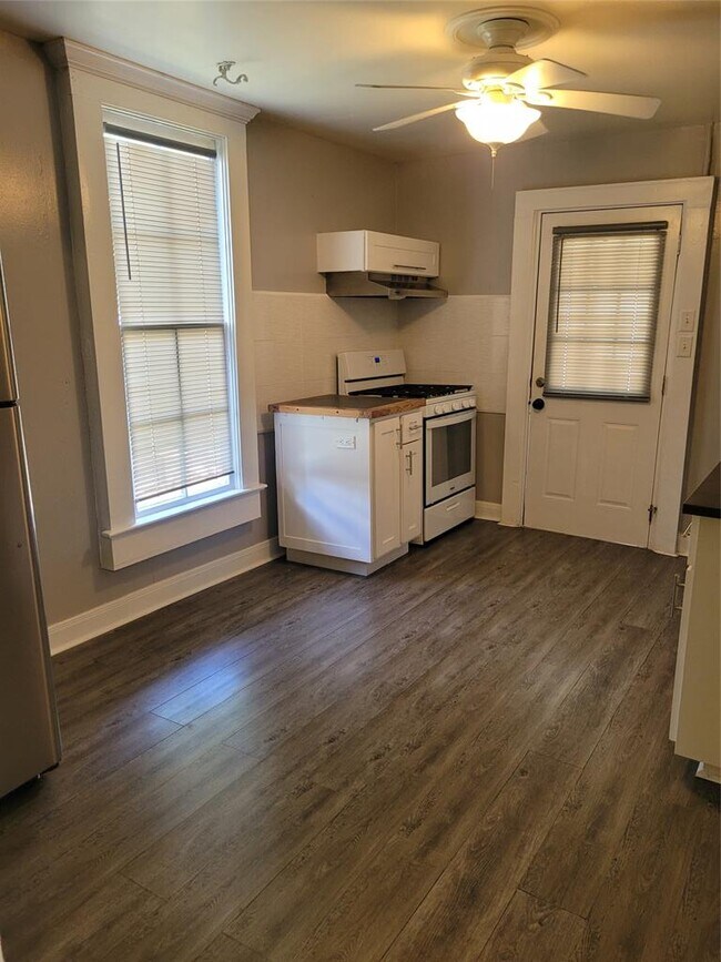 Building Photo - 403 Fawcett St