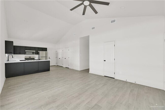 Building Photo - 23 Robin Rd