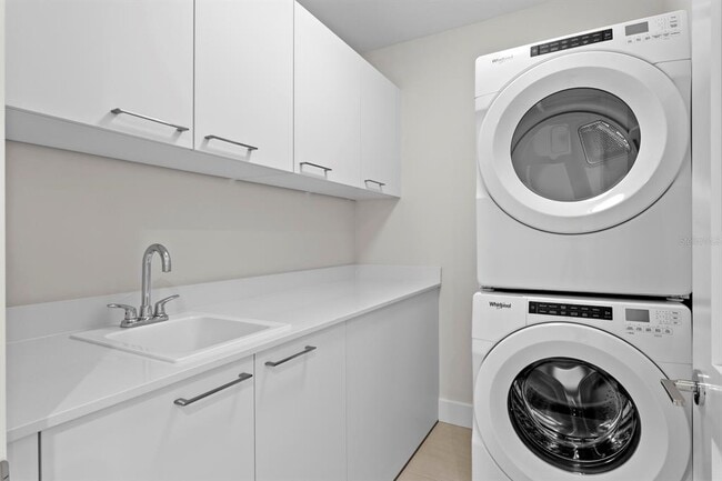 Building Photo - 275 1st Ave S