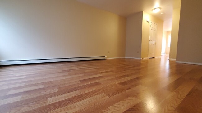 Building Photo - 209 E 18th Ave