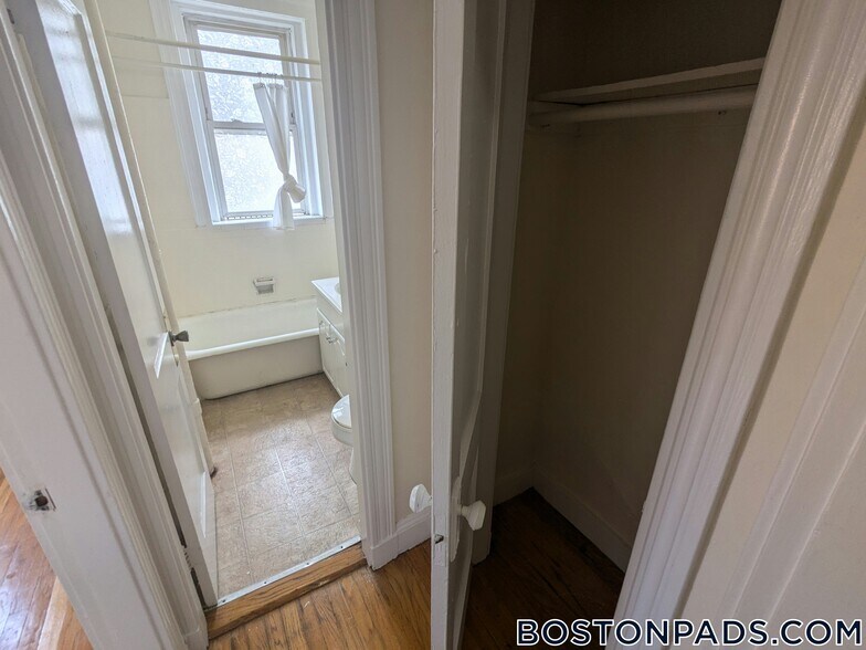 Building Photo - 131 Washington St