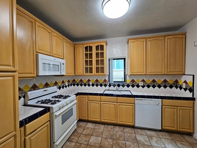 Building Photo - Trojandale Apartments