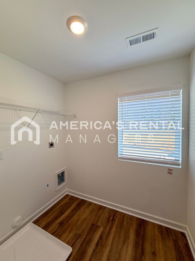 Building Photo - Home in Lincoln, AL for Rent! Available to View Now!