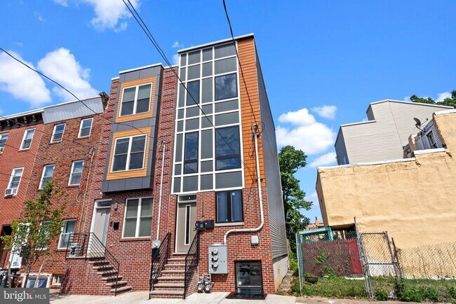 Building Photo - 2528 Hope St