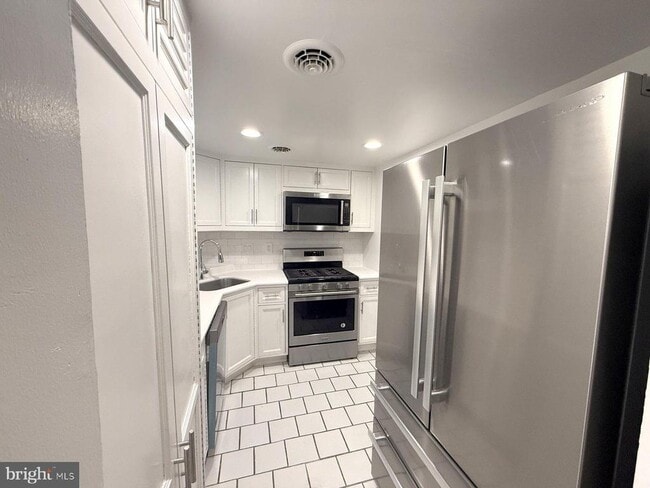 Building Photo - 606 Cooper Landing Rd