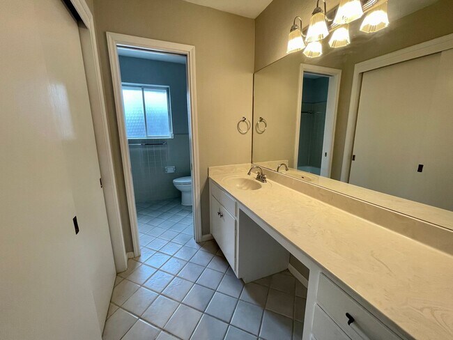 Building Photo - 6510 Daisy Dr