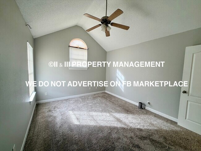 Building Photo - 921 SW Peach Tree Ln