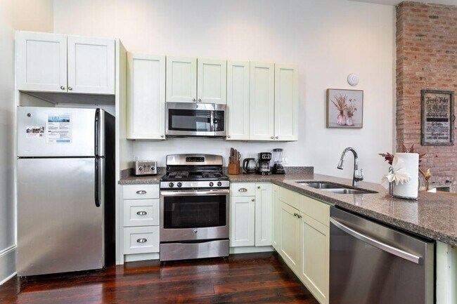 Building Photo - 1501 Robert C. Blakes Sr. Dr