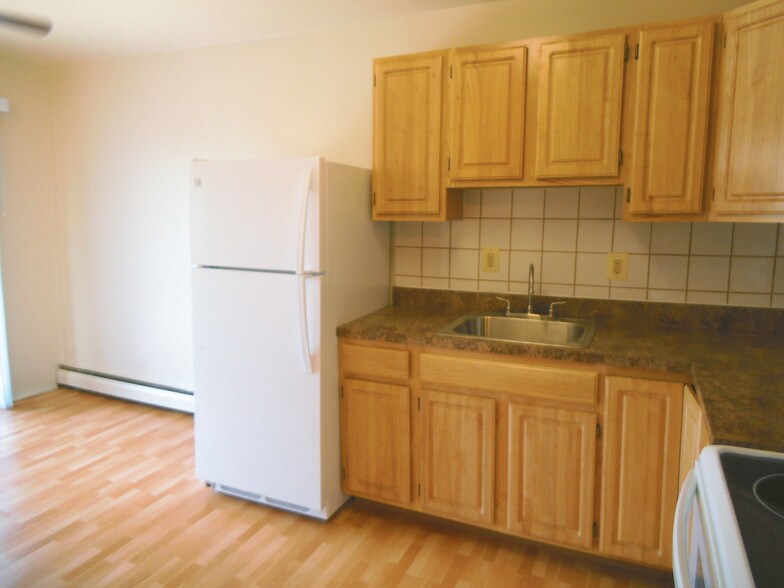 Americana Apartments 371 Plaza Blvd Morrisville PA 19067 Apartment Finder