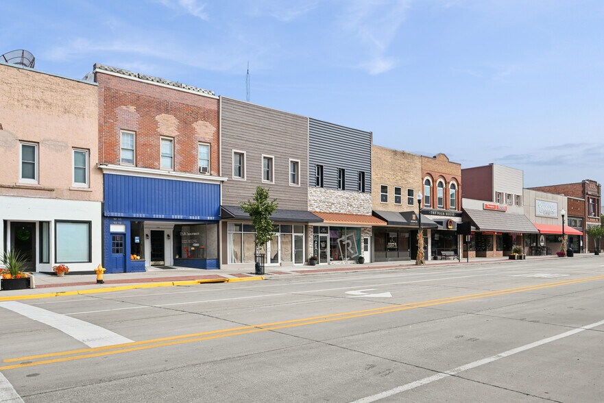 Building Photo - 105 E Bremer Ave